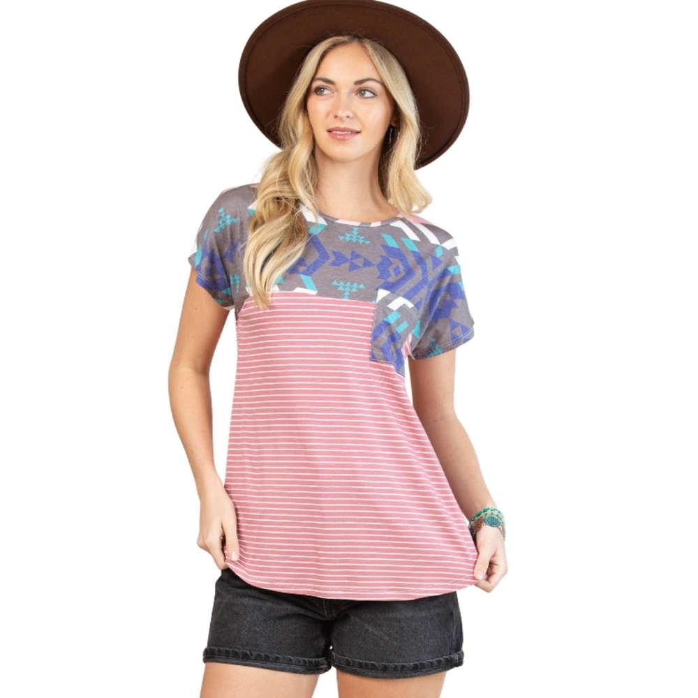✨5/$25✨LOW STOCK ⚡Geo Print Pocket Boutique Tee Size M + L